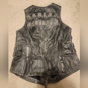 Harley-Davidson Distressed dust rider leather black vest. EUC. Women's Medium